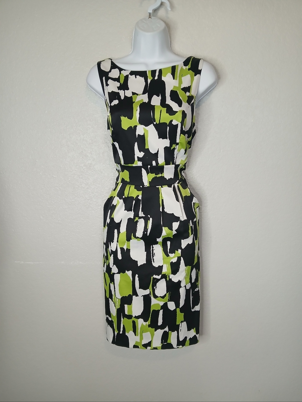 XOXO Sleeveless Abstract Print Sheath Dress in Green, Black & White Size 9